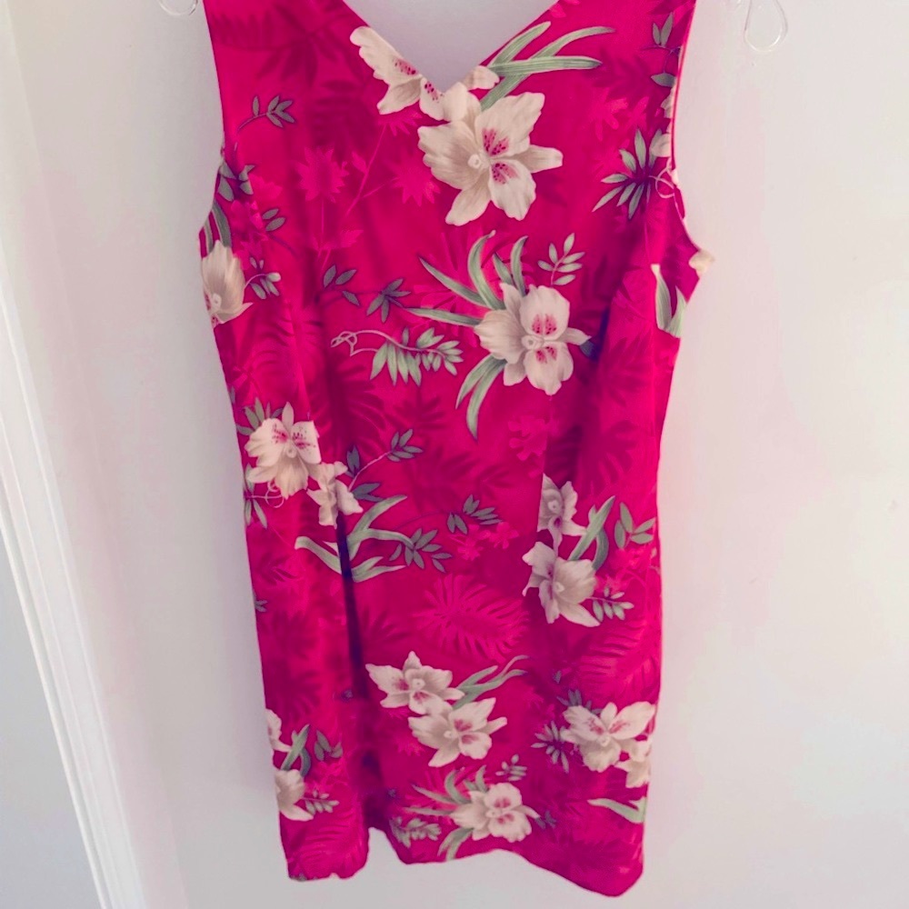 Fitted cotton dress. Comfortable and great condition